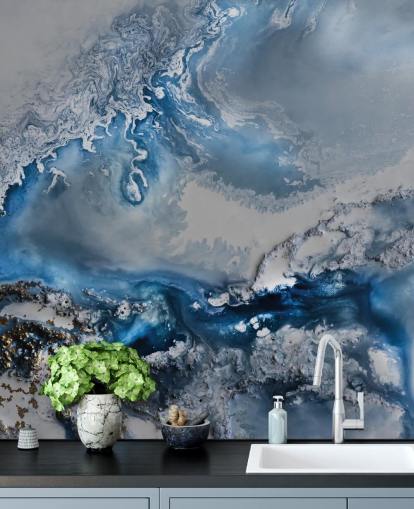 carta da parati murale astratta personalizzabile blu e bianca chiamata Arctic Waters di Petra Meikle de Vlas carta da parati murale astratta personalizzabile blu e bianca chiamata Arctic Waters di Petra Meikle de Vlas