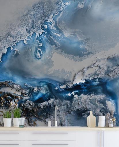 carta da parati murale astratta personalizzabile blu e bianca chiamata Arctic Waters di Petra Meikle de Vlas