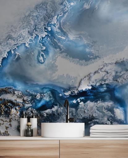 carta da parati murale astratta personalizzabile blu e bianca chiamata Arctic Waters di Petra Meikle de Vlas