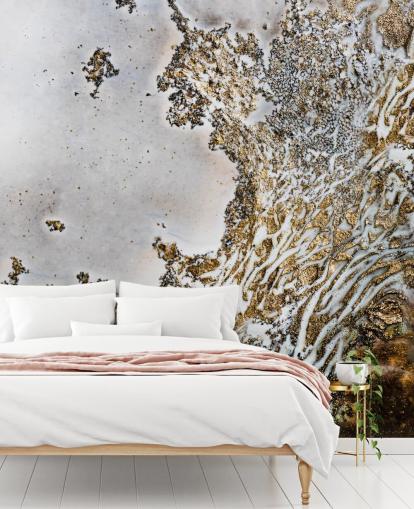 fresque murale abstraite personnalisée en or et blanc appelée Aztec Whispers par Petra Meikle de Vlas fresque murale abstraite personnalisée en or et blanc appelée Aztec Whispers par Petra Meikle de Vlas