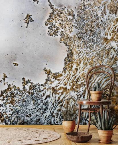 murale astratto personalizzato in oro e bianco chiamato Aztec Whispers di Petra Meikle de Vlas murale astratto personalizzato in oro e bianco chiamato Aztec Whispers di Petra Meikle de Vlas