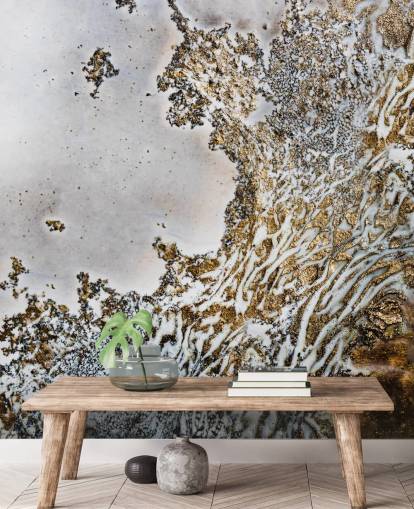 murale astratto personalizzato in oro e bianco chiamato Aztec Whispers di Petra Meikle de Vlas murale astratto personalizzato in oro e bianco chiamato Aztec Whispers di Petra Meikle de Vlas