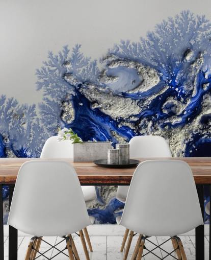 mural de pared personalizado azul oscuro y dorado llamado Azure Escape de Petra Meikle de Vlas para dormitorios y baños