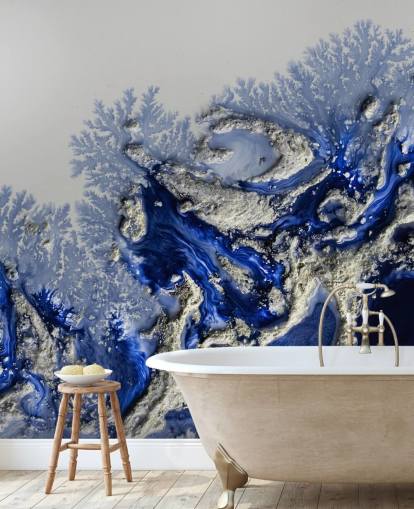 dunkelblaues und goldenes individuelles Wandbild namens Azure Escape von Petra Meikle de Vlas für Schlafzimmer und Badezimmer