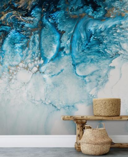 murale astratto oceanico blu, oro e bianco personalizzabile chiamato Coastal Blues di Petra Meikle De Vlas