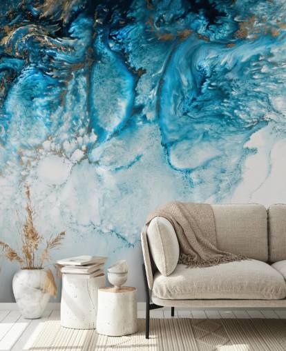 blauwe, gouden en witte aanpasbare abstracte oceaanmuurschildering genaamd Coastal Blues van Petra Meikle De Vlas