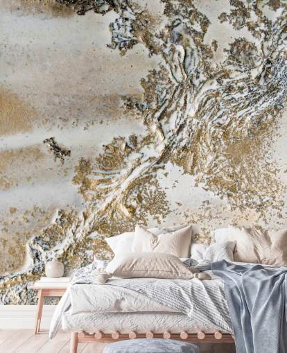 mural abstracto personalizado blanco y dorado llamado Entwined de Petra Meikle de Vlas para salas de estar, comedores y baños