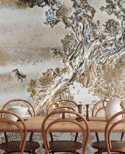 murale astratto personalizzato bianco e oro chiamato Entwined di Petra Meikle de Vlas per salotti, sale da pranzo e bagni murale astratto personalizzato bianco e oro chiamato Entwined di Petra Meikle de Vlas per salotti, sale da pranzo e bagni