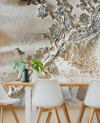 mural abstracto personalizado blanco y dorado llamado Entwined de Petra Meikle de Vlas para salas de estar, comedores y baños