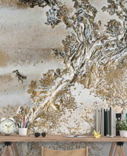 mural abstracto personalizado blanco y dorado llamado Entwined de Petra Meikle de Vlas para salas de estar, comedores y baños