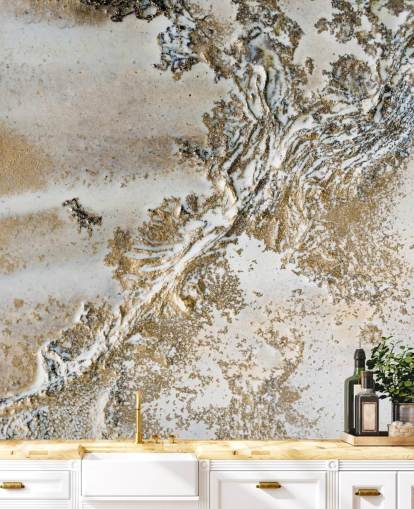 witte en gouden abstracte muurschildering op maat genaamd Entwined van Petra Meikle de Vlas voor woonkamers, eetkamers en badkamers