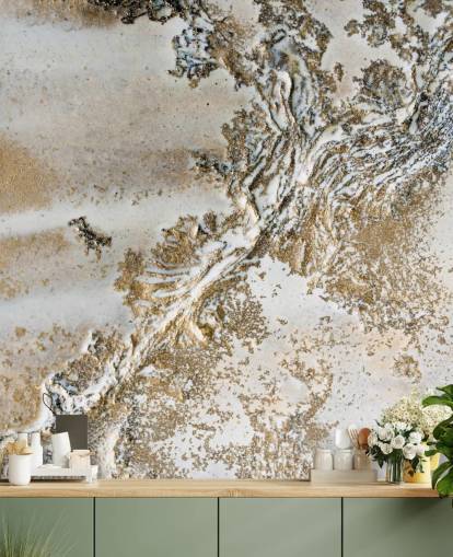 murale astratto personalizzato bianco e oro chiamato Entwined di Petra Meikle de Vlas per salotti, sale da pranzo e bagni