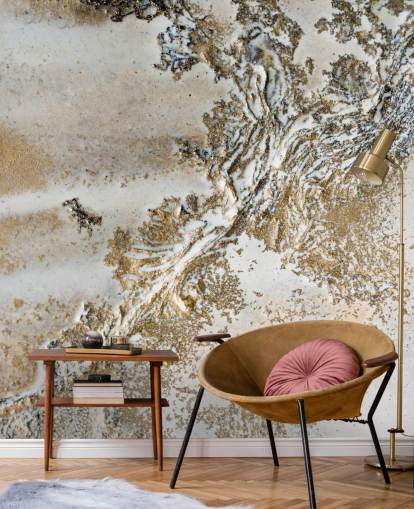 mural abstracto personalizado blanco y dorado llamado Entwined de Petra Meikle de Vlas para salas de estar, comedores y baños