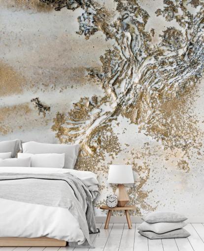 witte en gouden abstracte muurschildering op maat genaamd Entwined van Petra Meikle de Vlas voor woonkamers, eetkamers en badkamers