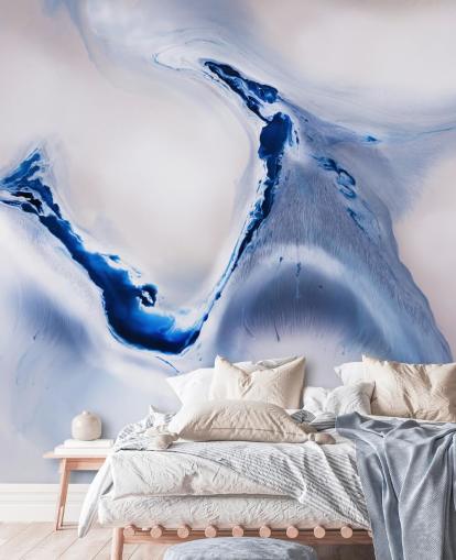 peinture murale abstraite personnalisable bleue et blanche appelée Gentle Flow de Petra Meikle de Vlas