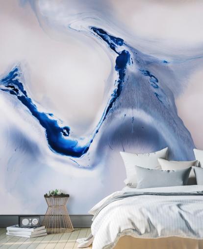 murale astratto personalizzabile blu e bianco chiamato Gentle Flow di Petra Meikle de Vlas