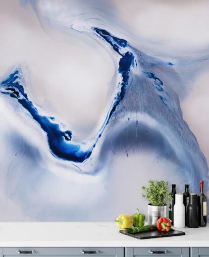 murale astratto personalizzabile blu e bianco chiamato Gentle Flow di Petra Meikle de Vlas