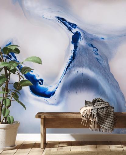 personalisierbares abstraktes Wandbild in Blau und Weiß namens Gentle Flow von Petra Meikle de Vlas