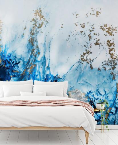 murale astratto personalizzabile blu e oro chiamato Gently Drifting per camere da letto, salotti e bagni