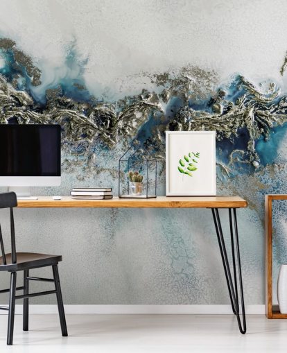 hvitt, blått og gull tilpassbart abstrakt veggmaleri kalt Gilded Weave av Petra Meikle de Vlas