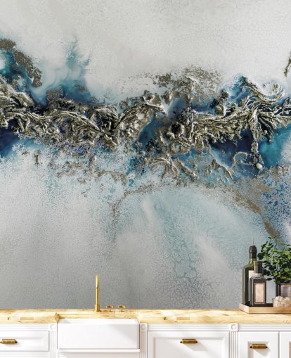 fresque murale abstraite personnalisable blanche, bleue et dorée appelée Gilded Weave par Petra Meikle de Vlas
