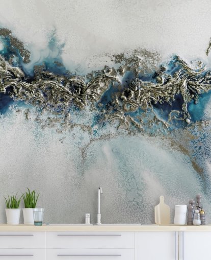 fresque murale abstraite personnalisable blanche, bleue et dorée appelée Gilded Weave par Petra Meikle de Vlas