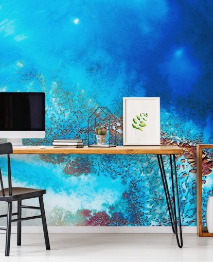 murale blu personalizzabile astratto sull'oceano chiamato Into the Blue di Petra Meikle de Vlas per bagni e camere da letto