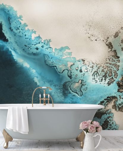 Personalisierbares Ozean-Wandbild mit blauem und goldenem Sand namens Maritime Majesty von Petra Meikle de Vlas für Badezimmer und Küchen