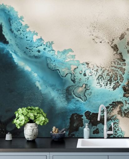 murale personalizzabile con sabbia blu e dorata chiamato Maritime Majesty di Petra Meikle de Vlas per bagni e cucine murale personalizzabile con sabbia blu e dorata chiamato Maritime Majesty di Petra Meikle de Vlas per bagni e cucine