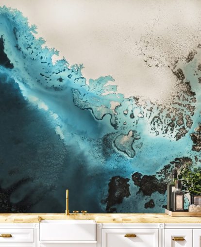 murale personalizzabile con sabbia blu e dorata chiamato Maritime Majesty di Petra Meikle de Vlas per bagni e cucine murale personalizzabile con sabbia blu e dorata chiamato Maritime Majesty di Petra Meikle de Vlas per bagni e cucine