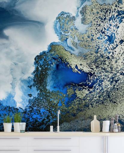 mural de pared abstracto personalizable azul, blanco y dorado llamado Midnight Reef de Petra Meikle de Vlas mural de pared abstracto personalizable azul, blanco y dorado llamado Midnight Reef de Petra Meikle de Vlas