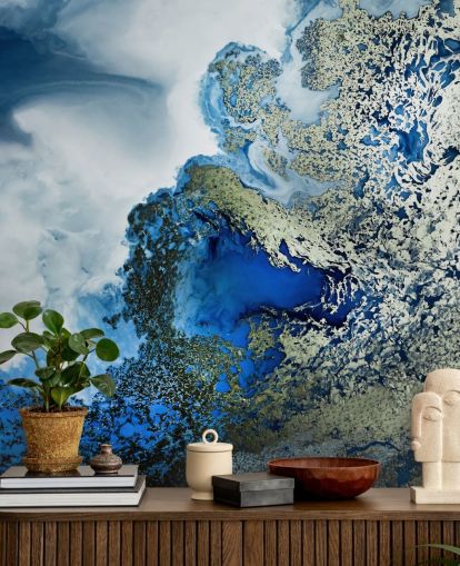 murale astratto personalizzabile blu, bianco e oro chiamato Midnight Reef di Petra Meikle de Vlas