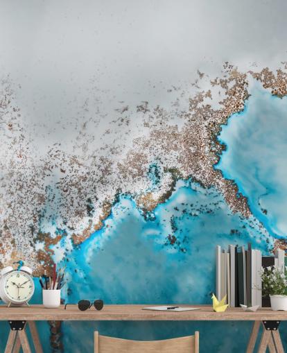 murale astratto personalizzabile blu chiaro, grigio e oro chiamato Oasis Exploring di Petra Meikle de Vlas