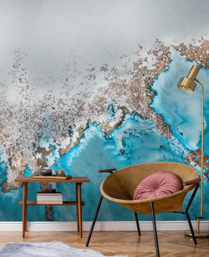 murale astratto personalizzabile blu chiaro, grigio e oro chiamato Oasis Exploring di Petra Meikle de Vlas