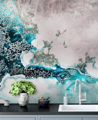 mural de pared oceánico abstracto personalizado azul y rosa rubor llamado Ocean Melody de Petra Meikle de Vlas para baños y cocinas