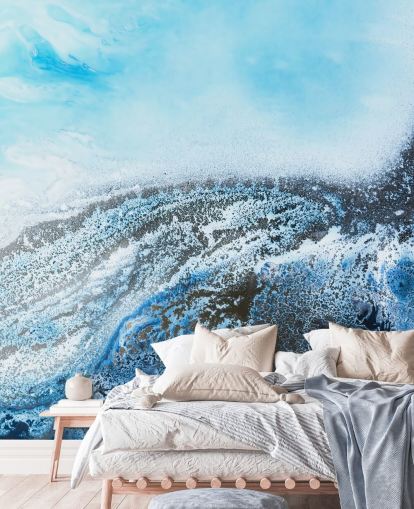 blå anpassningsbar abstrakt väggmålning kallad Ocean Trance av Petra Meikle de Vlas för badrum och sovrum