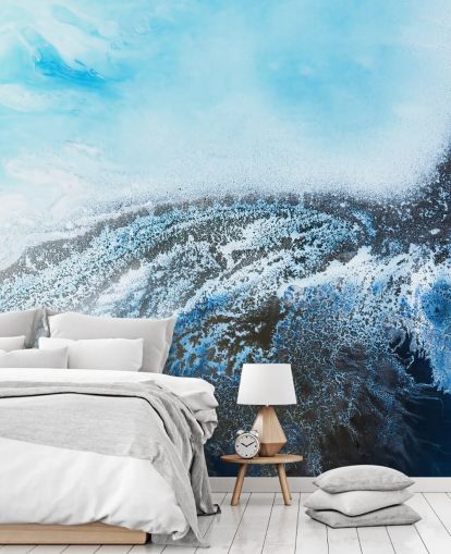 sininen muokattava abstrakti seinämaalaus nimeltä Ocean Trance, kirjoittanut Petra Meikle de Vlas kylpyhuoneisiin ja makuuhuoneisiin