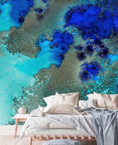 murale astratto personalizzato blu chiamato Reef Resonance di Petra Meikle de Vlas per bagni e camere da letto