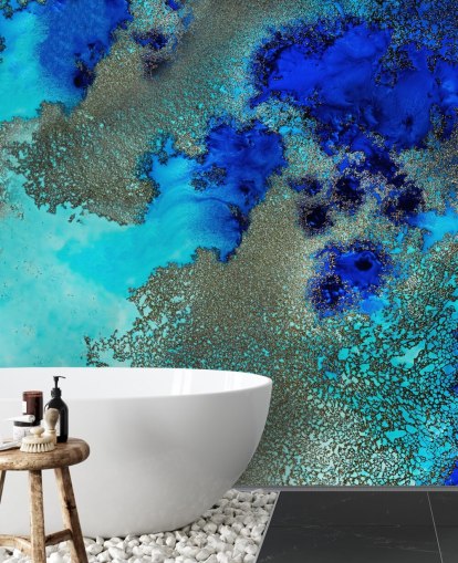 murale astratto personalizzato blu chiamato Reef Resonance di Petra Meikle de Vlas per bagni e camere da letto