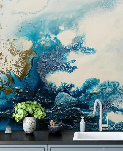 mural de pared abstracto personalizado azul y blanco llamado Royal Escape de Petra Meikle de Vlas