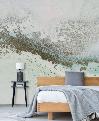 murale astratto personalizzabile blu chiaro e oro chiamato Shallow Pass di Petra Meikle de Vlas