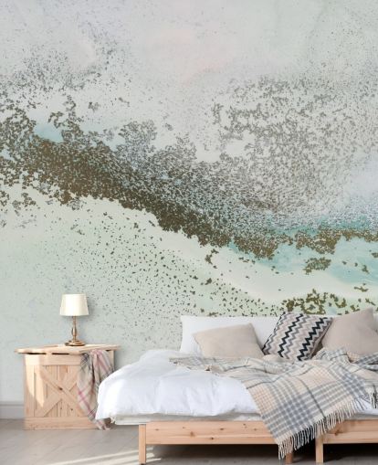 lichtblauwe en gouden aanpasbare abstracte muurschildering genaamd Shallow Pass van Petra Meikle de Vlas