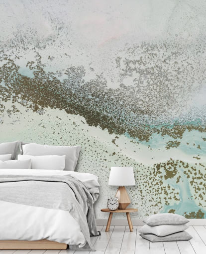 murale astratto personalizzabile blu chiaro e oro chiamato Shallow Pass di Petra Meikle de Vlas