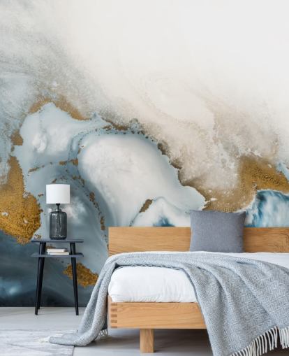 vit, grå och guld anpassningsbar abstrakt väggmålning kallad Swirl av Petra Meikle de Vlas vit, grå och guld anpassningsbar abstrakt väggmålning kallad Swirl av Petra Meikle de Vlas