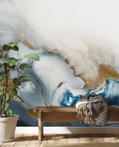 murale astratto personalizzabile bianco, grigio e oro chiamato Swirl di Petra Meikle de Vlas
