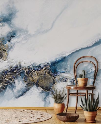witte, blauwe en gouden abstracte muurschildering op maat genaamd Transcending van Petra Meikle de Vlas voor slaapkamers, keukens en badkamers