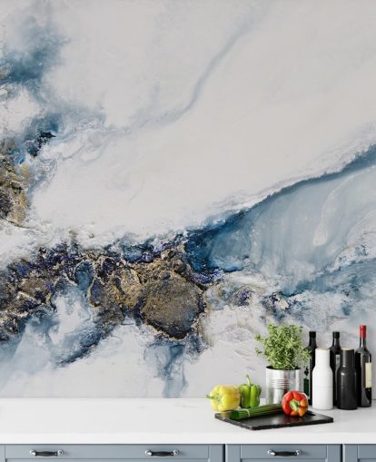 vit, blå och guld anpassad abstrakt väggmålning kallad Transcending av Petra Meikle de Vlas för sovrum, kök och badrum vit, blå och guld anpassad abstrakt väggmålning kallad Transcending av Petra Meikle de Vlas för sovrum, kök och badrum