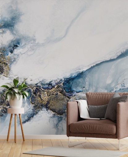mural de pared abstracto personalizado blanco, azul y dorado llamado Transcending de Petra Meikle de Vlas para dormitorios, cocinas y baños mural de pared abstracto personalizado blanco, azul y dorado llamado Transcending de Petra Meikle de Vlas para dormitorios, cocinas y baños