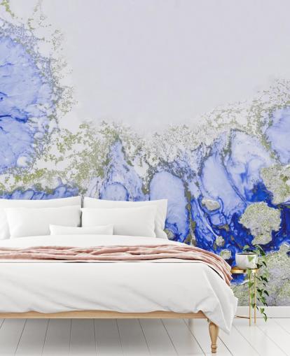 maßgefertigtes abstraktes Wandbild in Blau und Gold namens Treasure Reef von Petra Meikle de Vlas