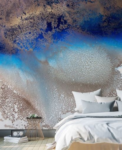 Personalisierbares blaues und goldenes Wandbild namens Turning Tides von Petra Meikle de Vlas für Schlafzimmer und Badezimmer Personalisierbares blaues und goldenes Wandbild namens Turning Tides von Petra Meikle de Vlas für Schlafzimmer und Badezimmer